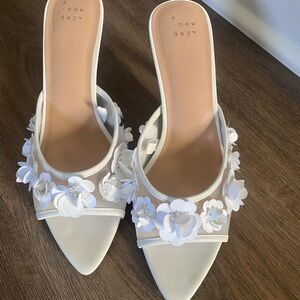 Cream Floral Embellished Peep-toe Mule Heel